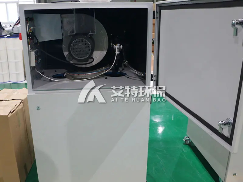 Mobile filter cartridge dust collector