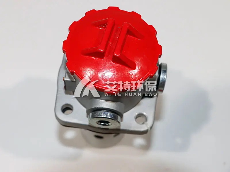 Self-sealing magnetic suction filter