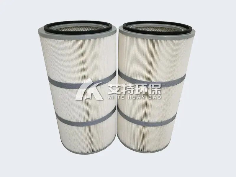 Self-cleaning dust filter cartridge