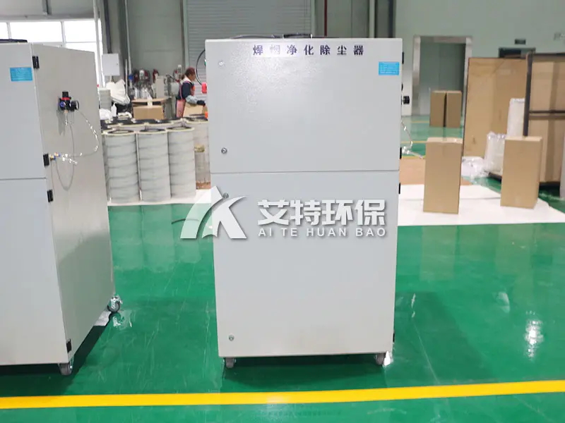 Mobile filter cartridge dust collector