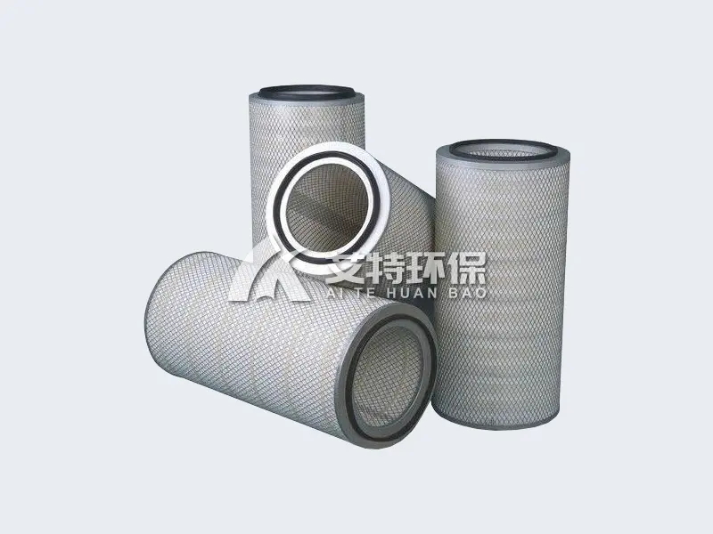 Self-cleaning air filter cartridge