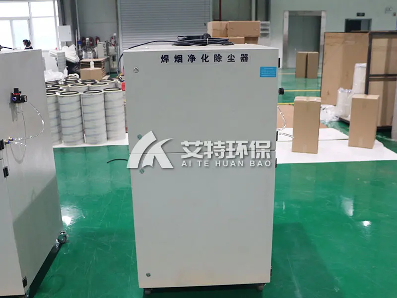 Mobile filter cartridge dust collector