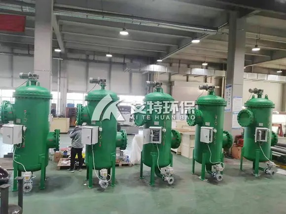 Fully automatic brush type self-cleaning filter