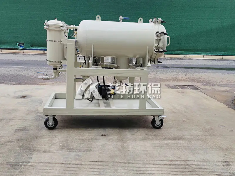 Five-stage coalescing dehydrating oil filter