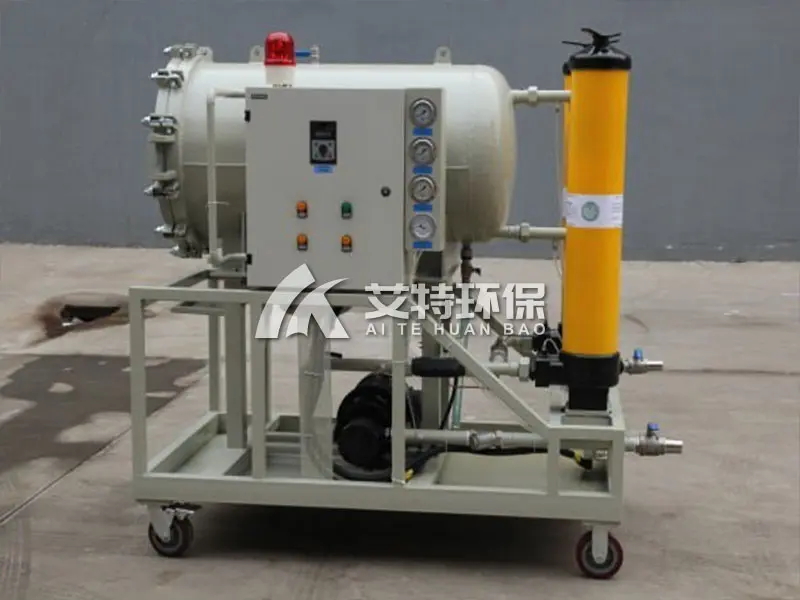 Hydraulic oil coalescing dehydrating filter