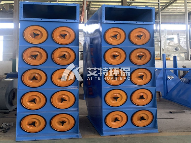 Inclined cartridge dust collector