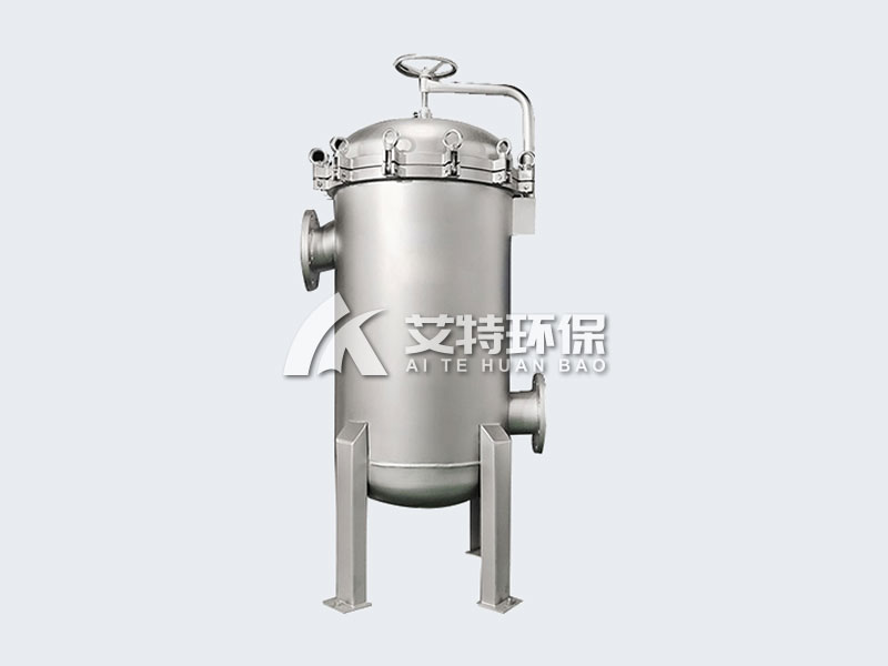 Low pressure bag filter