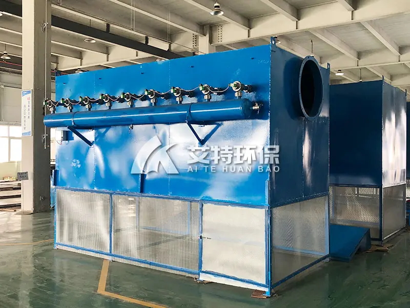 Large capacity compressor self-cleaning air filter